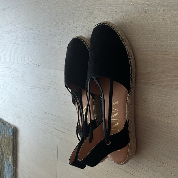 Brand new. Never worn. Kanna. Made in Spain. Paid $170 CAD with duties. - Picture 2 of 4